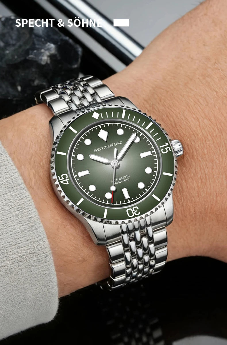 Specht & Söhne SP0033 dive watch worn on the wrist, 39mm case