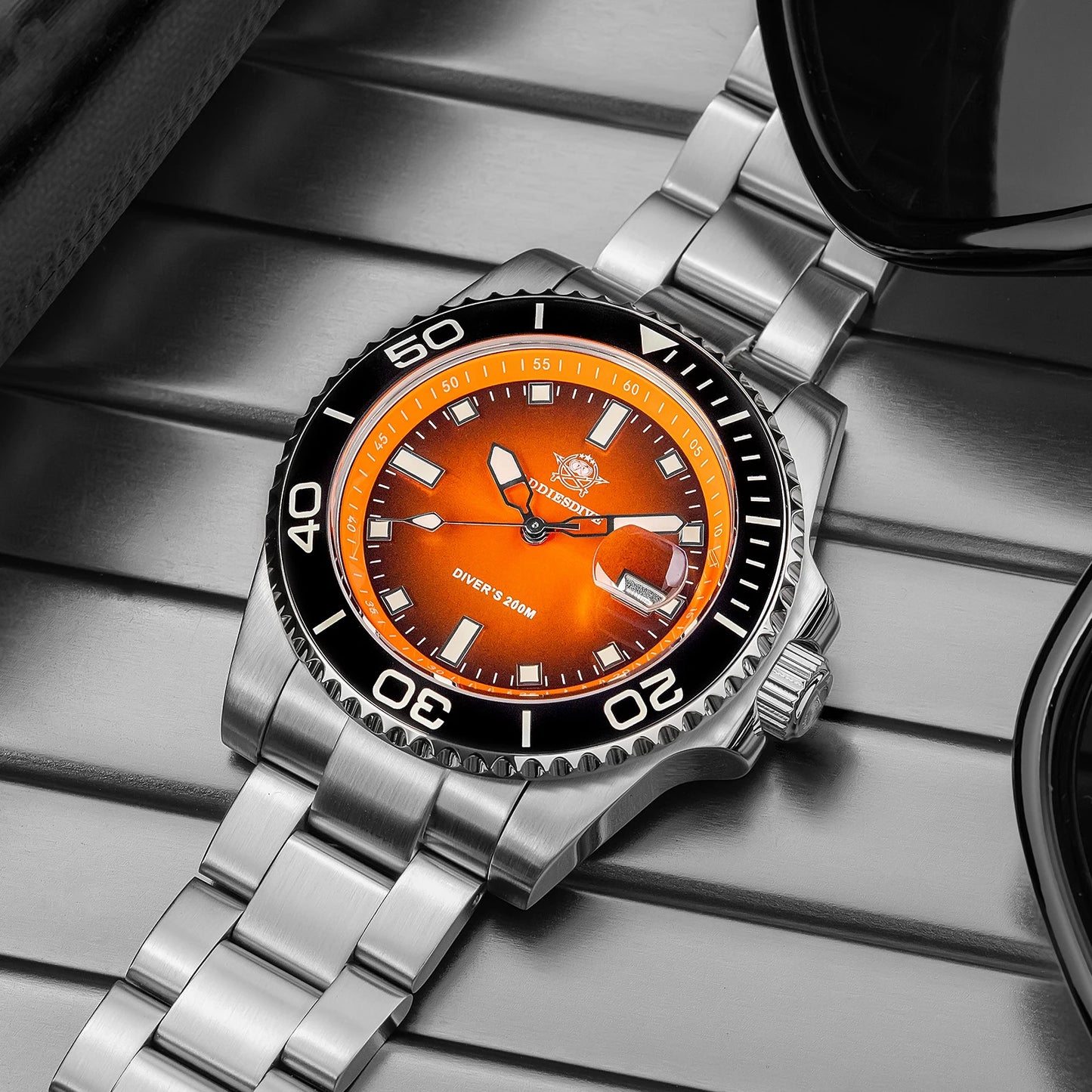 Super Striking ADDIESDIVE AD2089 — Gradient Dial Diver Watch, 200m Waterproof [Multiple Strap & Colour Options]